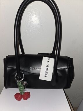 NWT 🏷 Steve Madden Black Leather Shoulder Bag 👜 With Cherry 🍒 Bag Charm